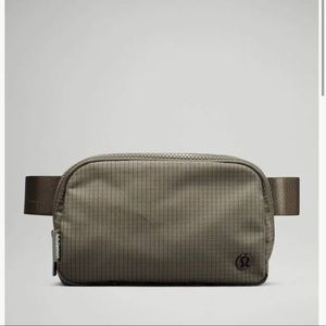 NWT Lululemon Everywhere Belt Bag: Carbon Brown/ Black